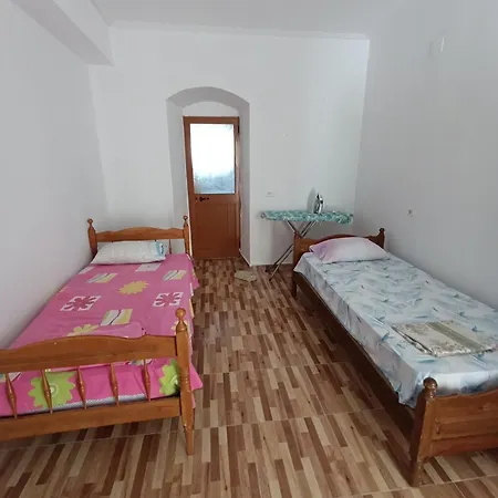 Appartamento Irakli's Vuno